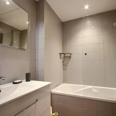 Superbe Renove Pour 6 Pers, Au Pied Des Pistes A Plagne Centre - Fr-1-455-12 *